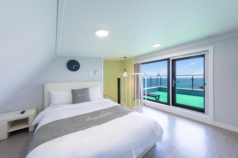 Gangneung Blanc Beach Pension Hotel Exterior photo