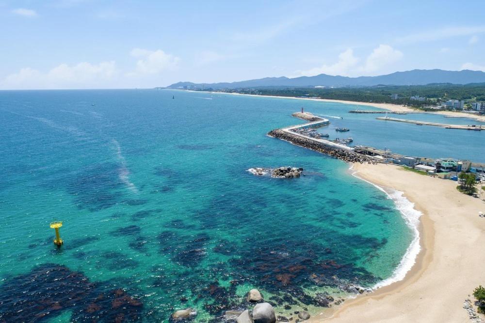 Gangneung Blanc Beach Pension Hotel Exterior photo