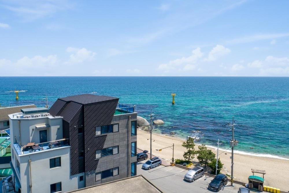 Gangneung Blanc Beach Pension Hotel Exterior photo