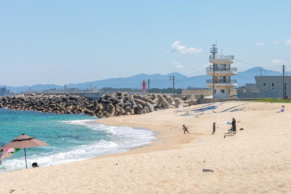 Gangneung Blanc Beach Pension Hotel Exterior photo