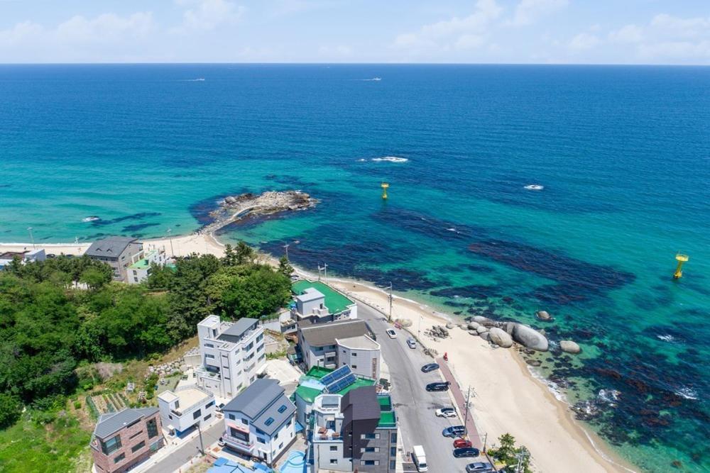 Gangneung Blanc Beach Pension Hotel Exterior photo