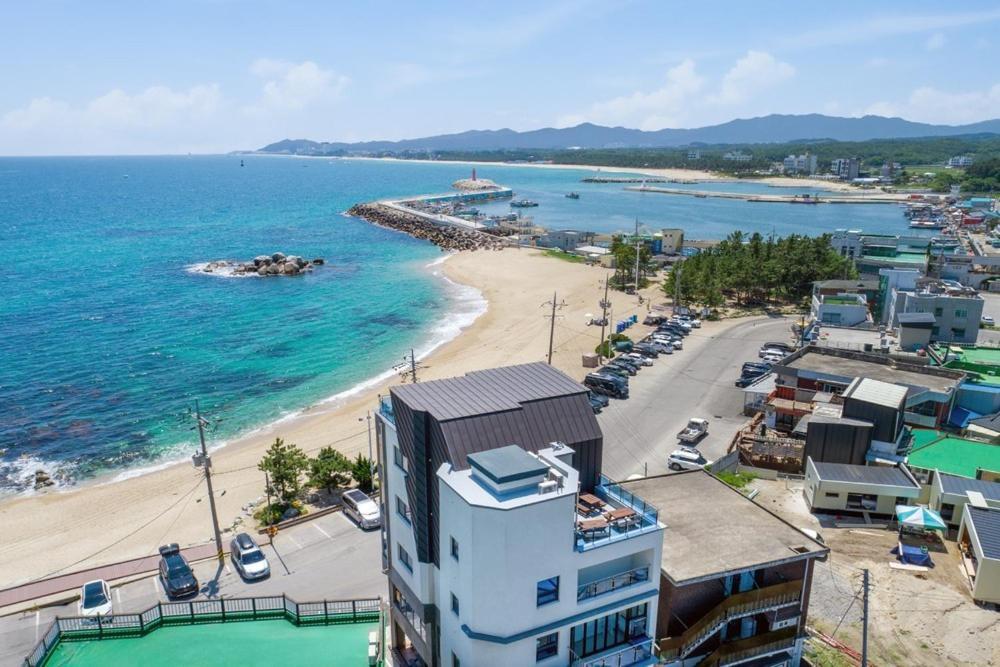 Gangneung Blanc Beach Pension Hotel Exterior photo